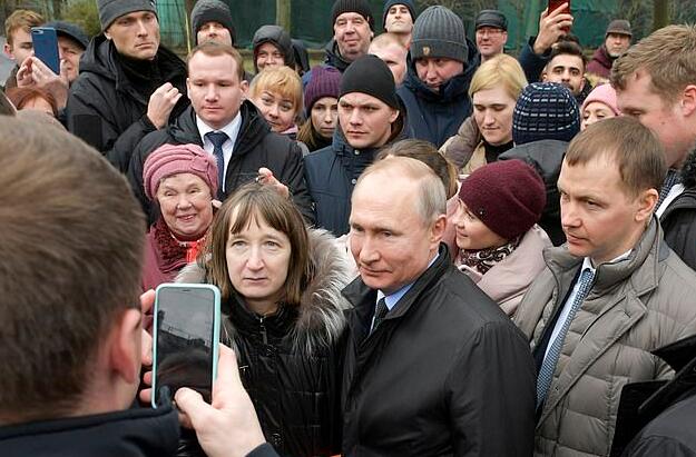 普京當(dāng)街被問(wèn)月薪