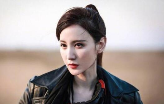 孟佳被粉絲強(qiáng)行拉手