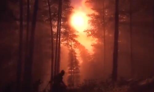 車頂維權(quán)女子被行拘