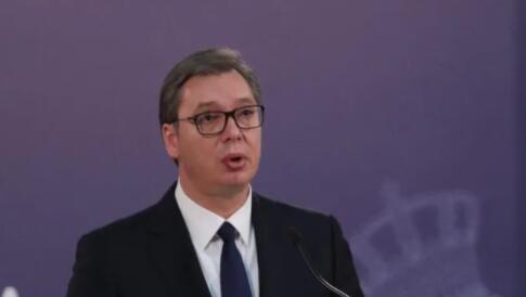 武契奇宣布首輪總統選舉勝出