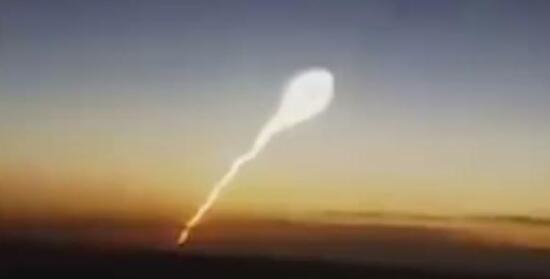 甘肅天空現巨大發光不明飛行物