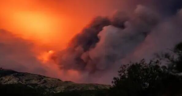 青島棧橋拍照大爺被要求停止營業