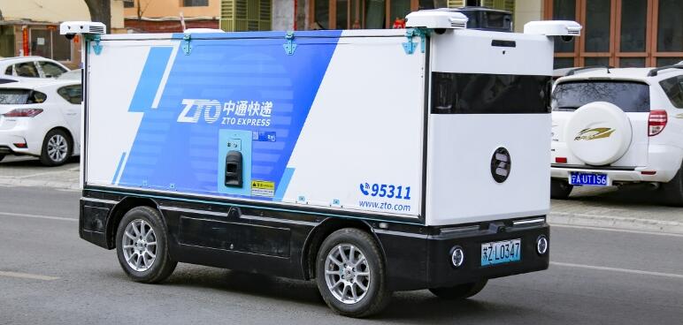 中通快遞無人車逆行致堵車