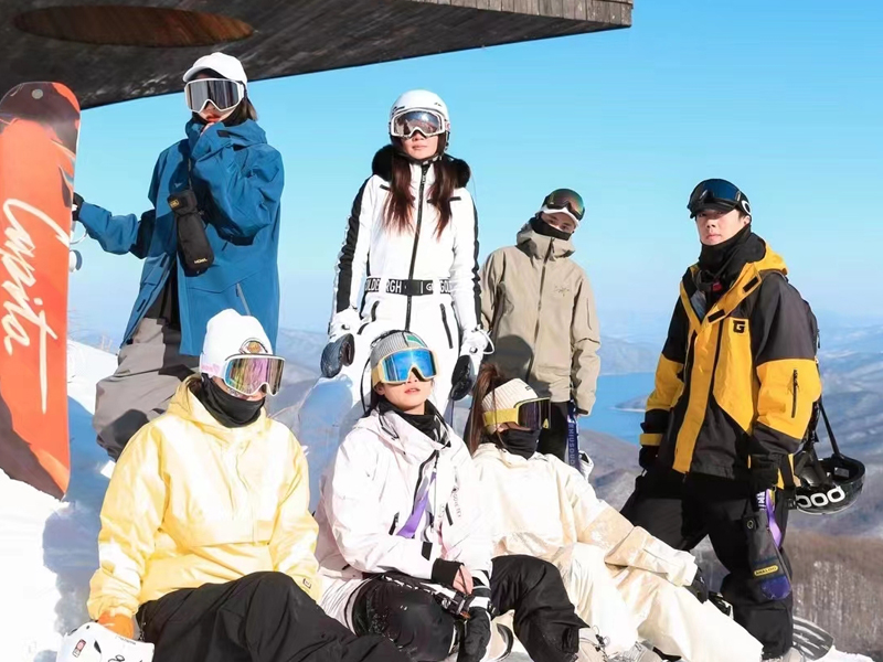 滑雪服可以當沖鋒衣嗎